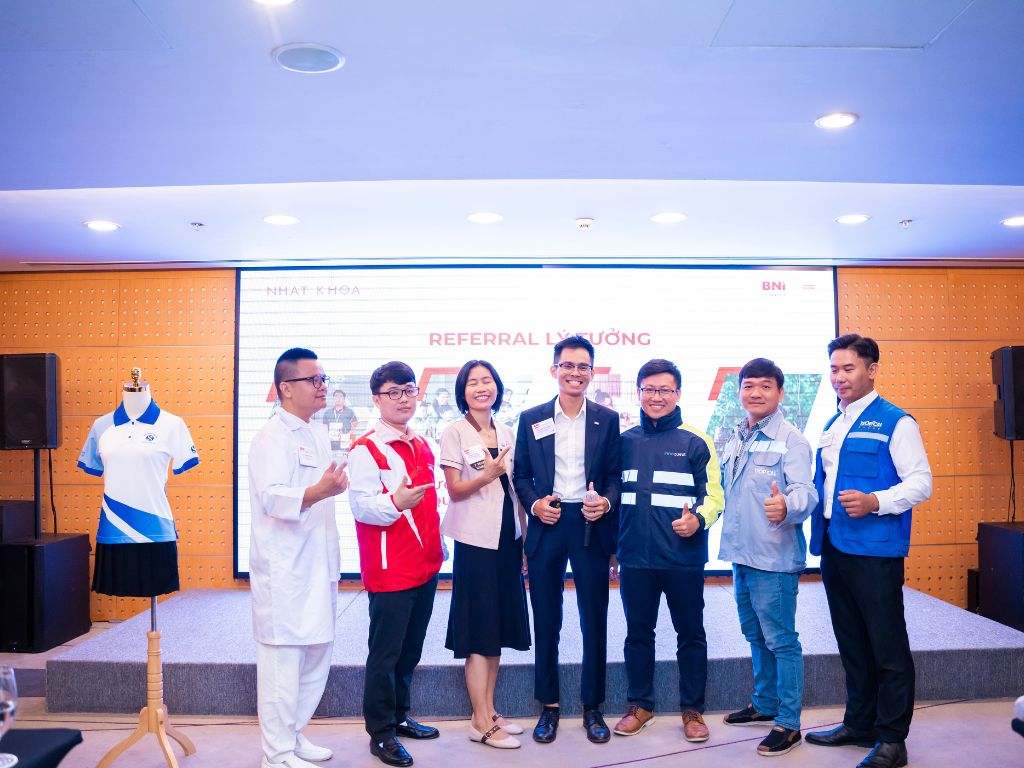 Nhất Khoa sẽ giúp bạn tìm hiểu về trang phục công sở nữ