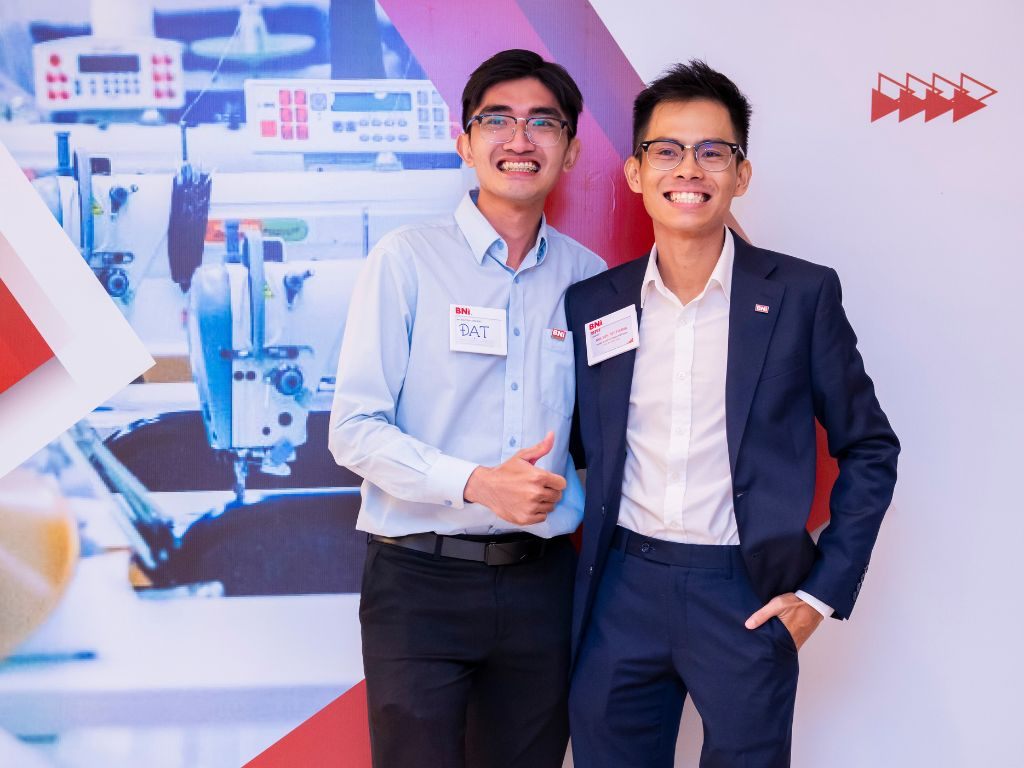 Nhất Khoa sẽ giúp bạn chọn chân váy xòe công sở