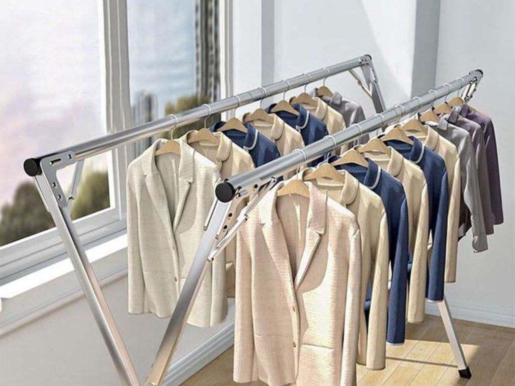 Bạn nên sử dụng móc có phần vai tròn và vừa vặn