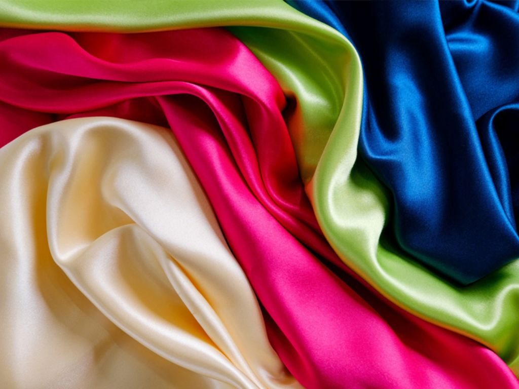 Chất liệu lụa satin mang lại vẻ ngoài sang trọng