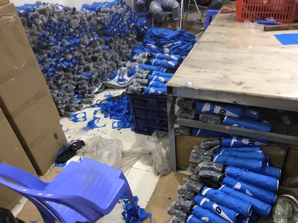 Bạn nên đặt trực tiếp ở xưởng sản xuất quà tặng doanh nghiệp tphcm để tối ưu chi phí