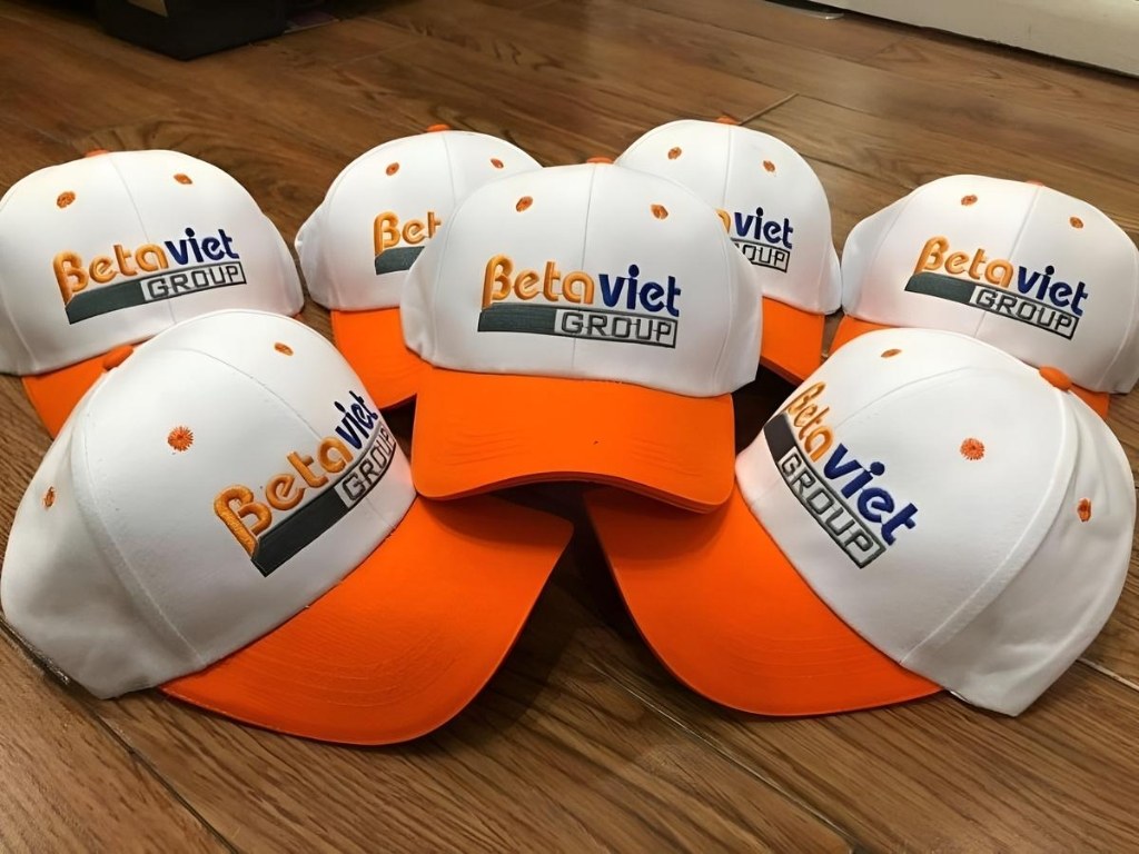 Logo thêu vi tính mang lại vẻ ngoài sang trọng và không bao giờ bị phai màu