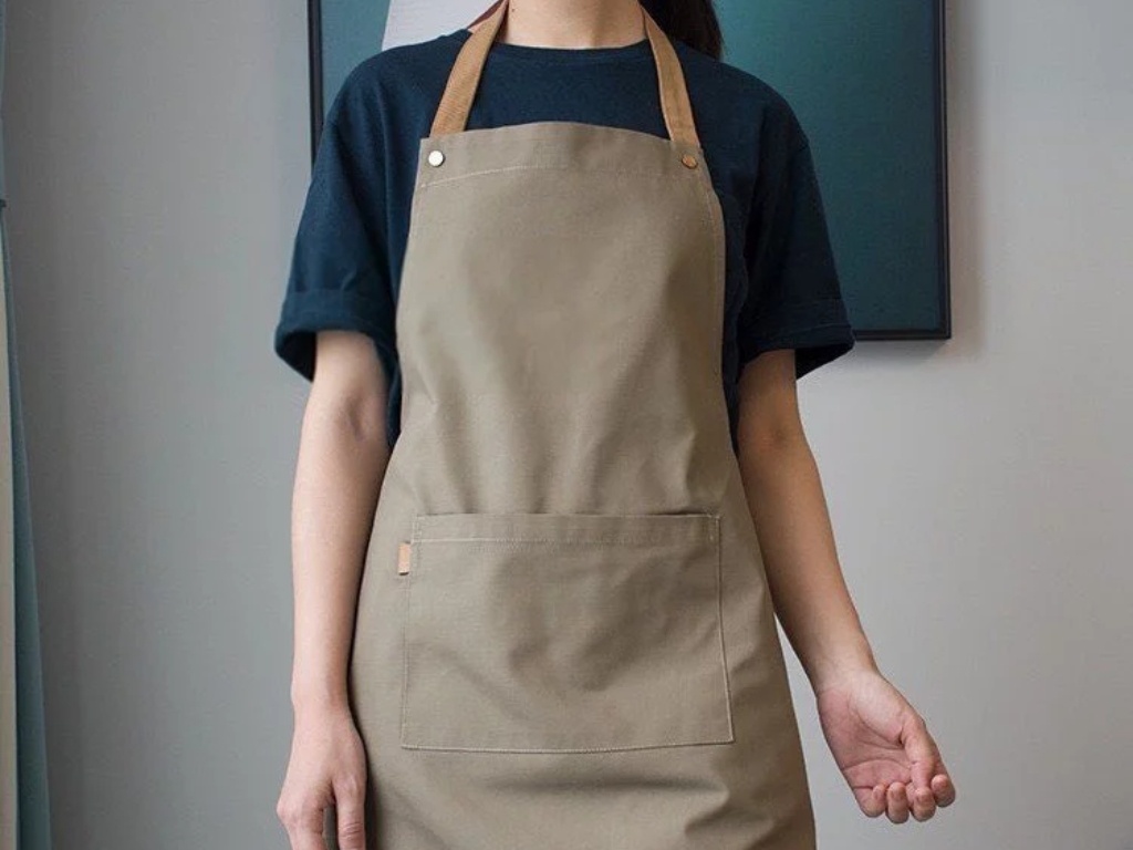 Tạp dề vải canvas mang vẻ ngoài mộc mạc