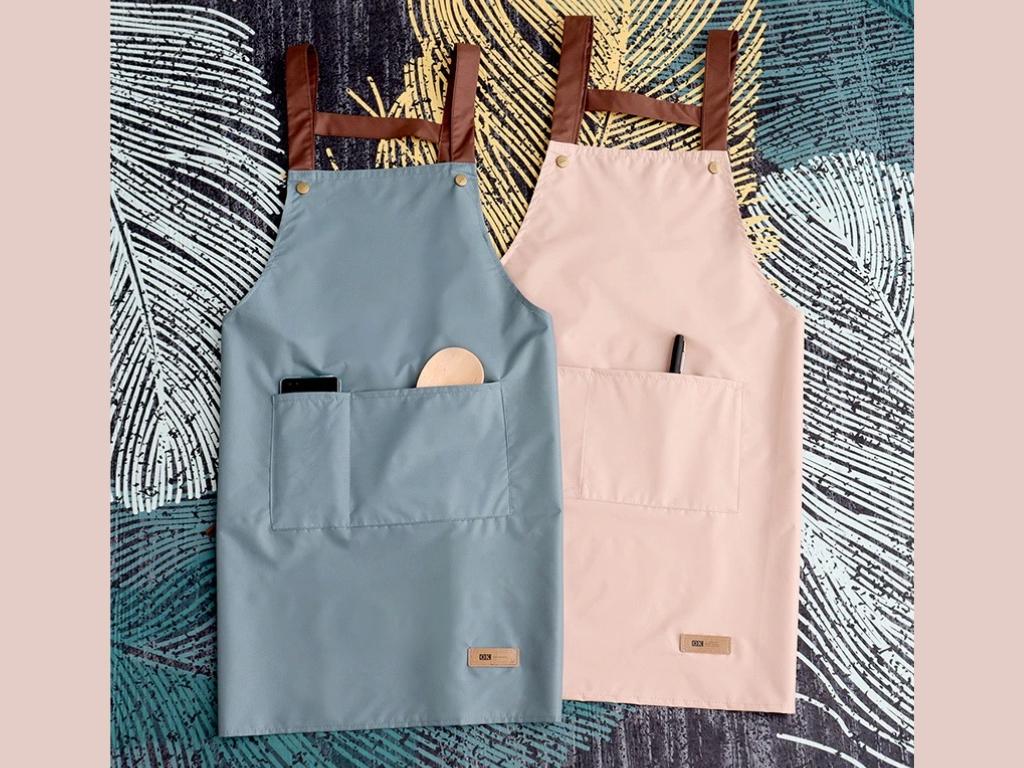 Tạp dề vải phủ nhựa sẽ thoáng khí hơn một chút so với tạp dề làm từ nhựa hoàn toàn