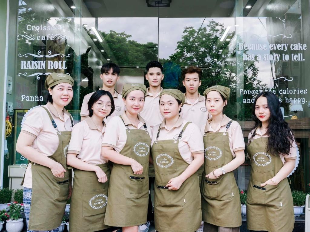 Đồng phục tạp dề giúp xây dựng hình ảnh thương hiệu đồng bộ và chuyên nghiệp