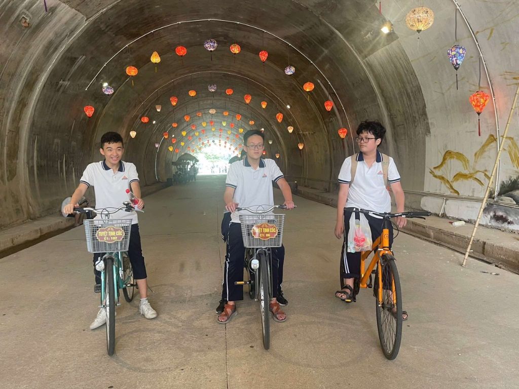 Đồng phục học sinh cần có thiết kế phù hợp với lứa tuổi và kiểu dáng thoải mái