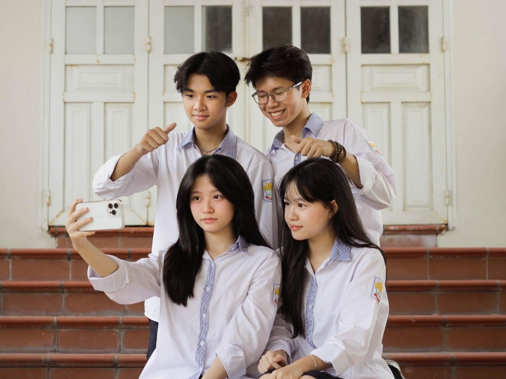 Một trường THPT tốt sẽ có bản sắc riêng thể hiện qua bộ đồng phục