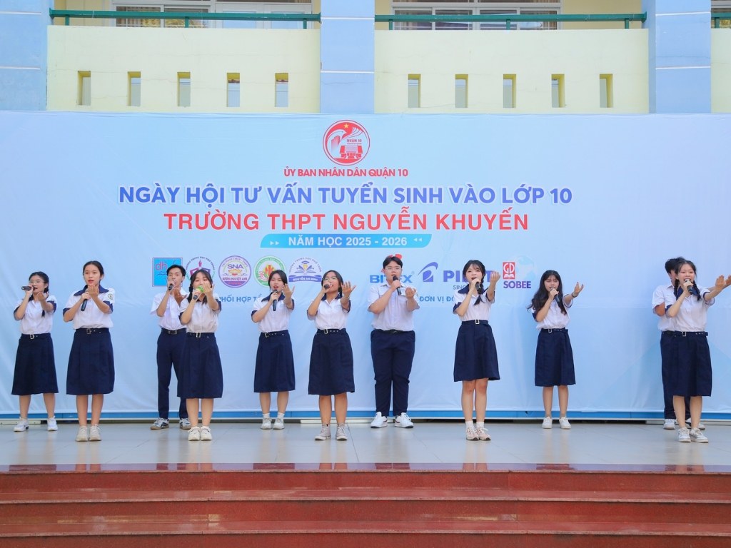 Đồng phục chính khóa của trường Nguyễn Khuyến Quận 10