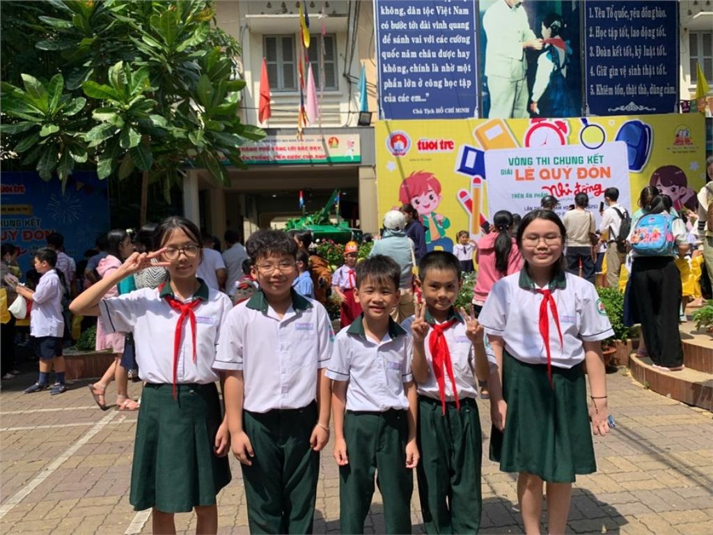 Đồng phục chính khóa trường Bàu Sen