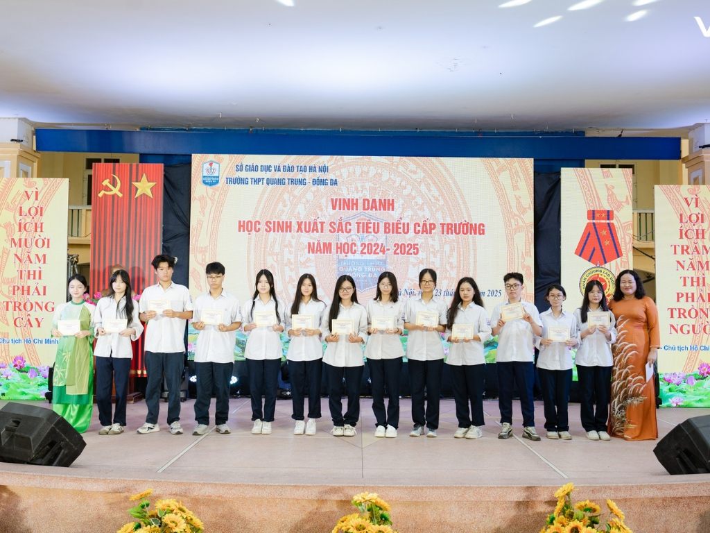 Đồng phục chính khóa của trường Quang Trung Đống Đa