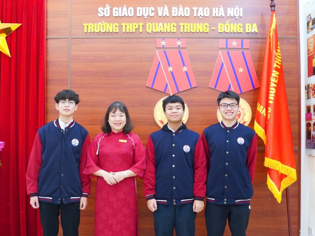 Logo trường Quang Trung Đống Đa in trên áo phải sắc nét, bền màu