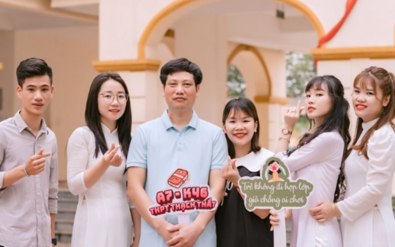 STT họp lớp phong cách sâu lắng, cảm xúc