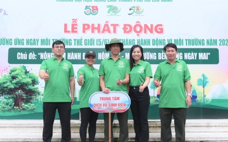 Hình in logo NLU trên đồng phục cần phải đúng mẫu chuẩn của trường