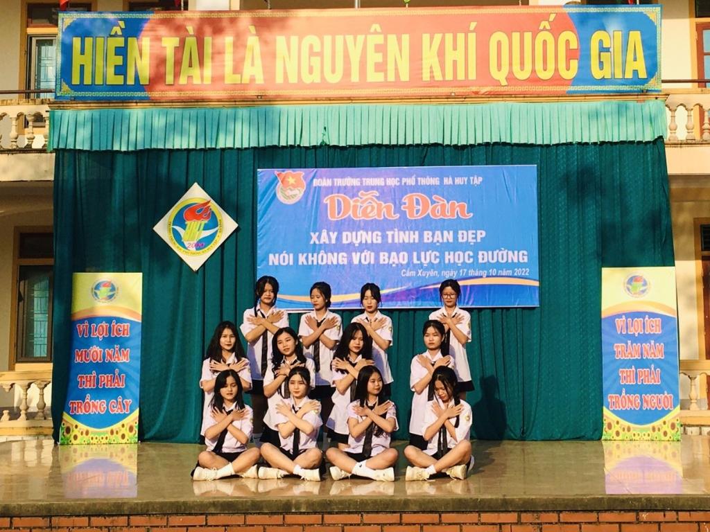 Một trong những khẩu hiệu trong trường phổ thông về vai trò của tri thức