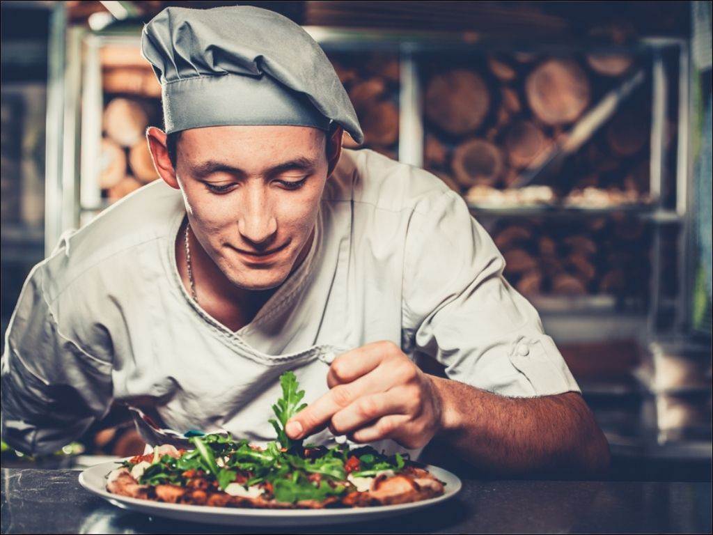 Nón bếp giữ vai trò hấm hút mồ hôi