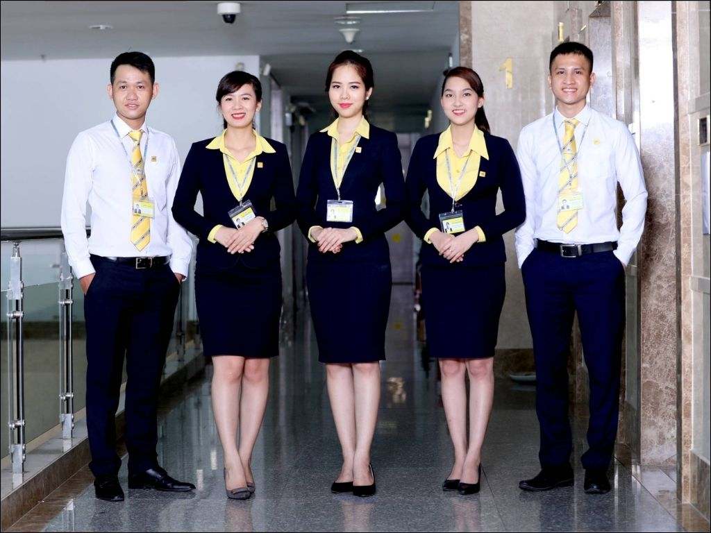 Đồng phục Lễ tân cần thể hiện sự sang trọng, lịch sự
