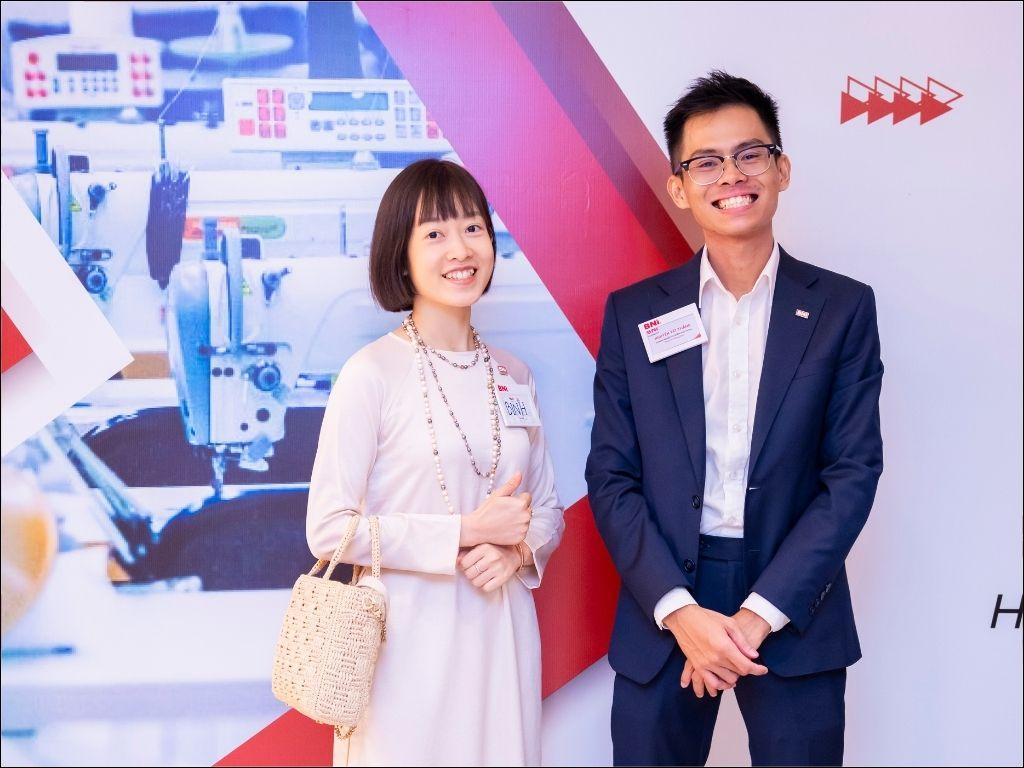 Nhất Khoa giúp bạn chọn áo công sở nữ