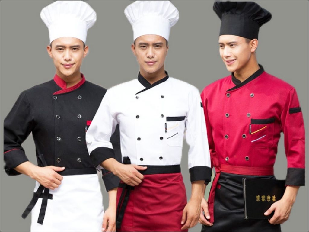 Mẫu đồng phục này có thiết kế vạt chéo, cổ chữ V và dây cột bên hông