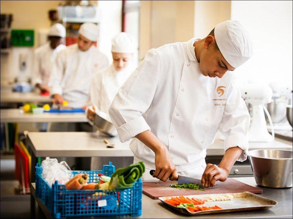 Đây là mẫu đồng phục bếp đẹp hoàn hảo cho các nhà hàng hiện đại