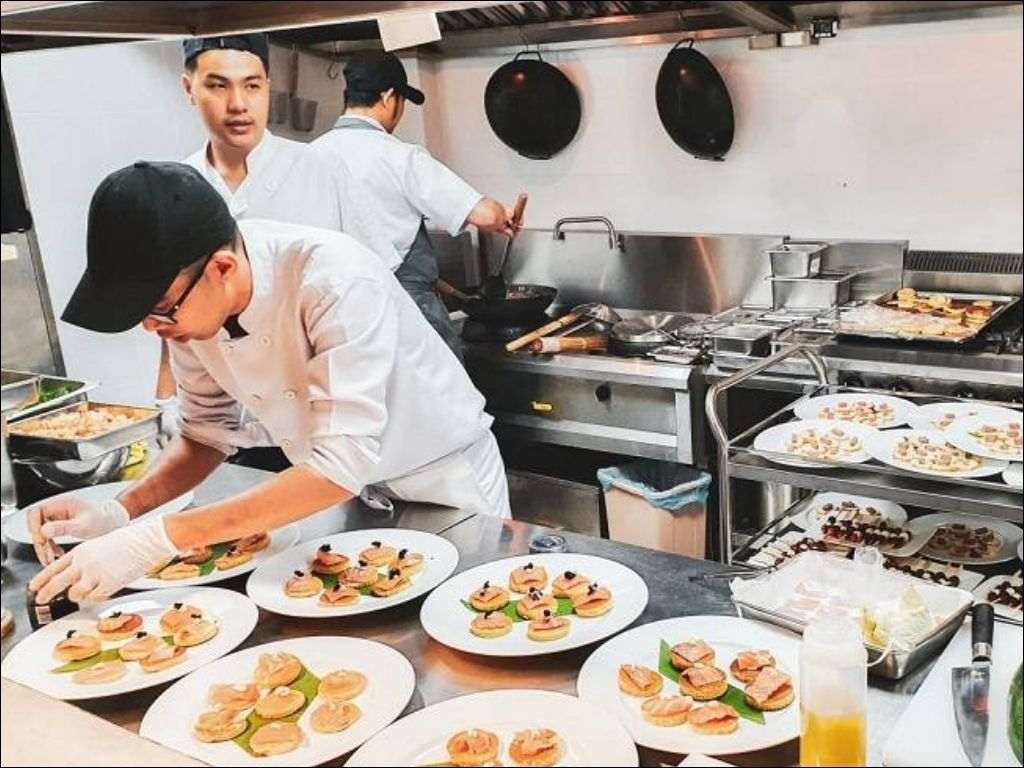 Bộ đồng phục nhà hàng Nhật sẽ hoàn thiện trải nghiệm của thực khách