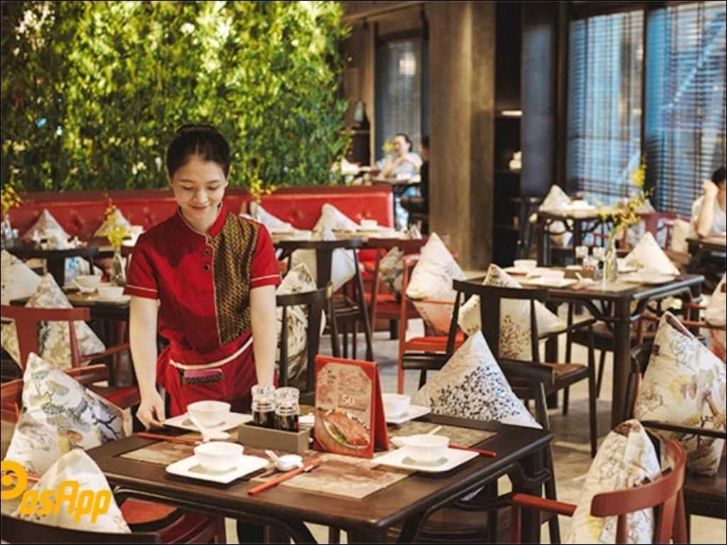 Mẫu áo đồng phục nhà hàng tay ngắn giúp nhân viên linh hoạt tối đa