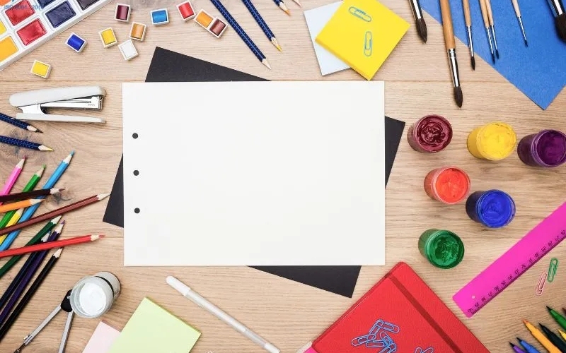 Các dụng cụ cần thiết để vẽ lá cờ Việt Nam