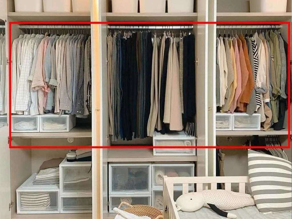 Cất trong tủ để bảo vệ chiếc váy cao cấp hàng hiệu khỏi bụi bẩn và ẩm mốc