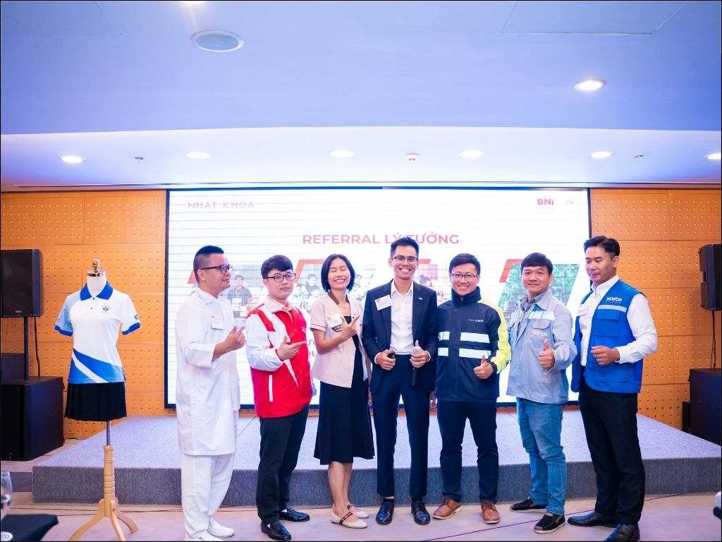 Nhất Khoa sẽ giúp bạn chọn thời trang nữ trung niên cao cấp