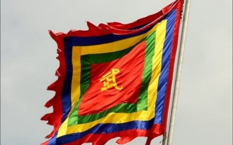 Cờ Ngũ Sắc là một hình ảnh quen thuộc