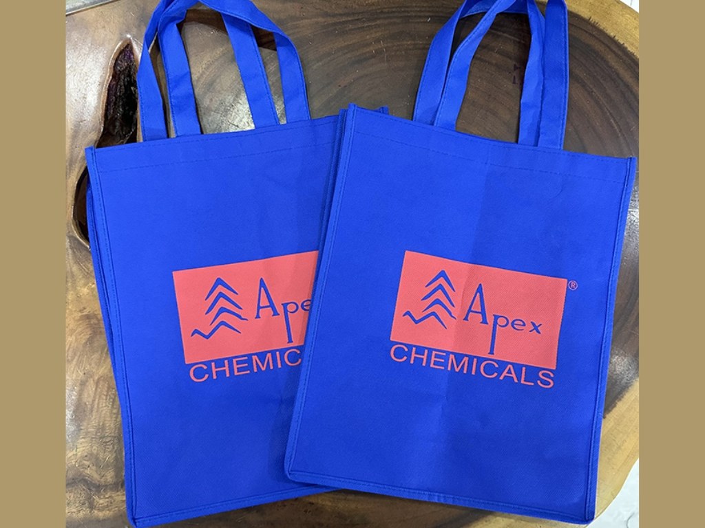 Túi vải không nghệ khá mỏng và nhẹ