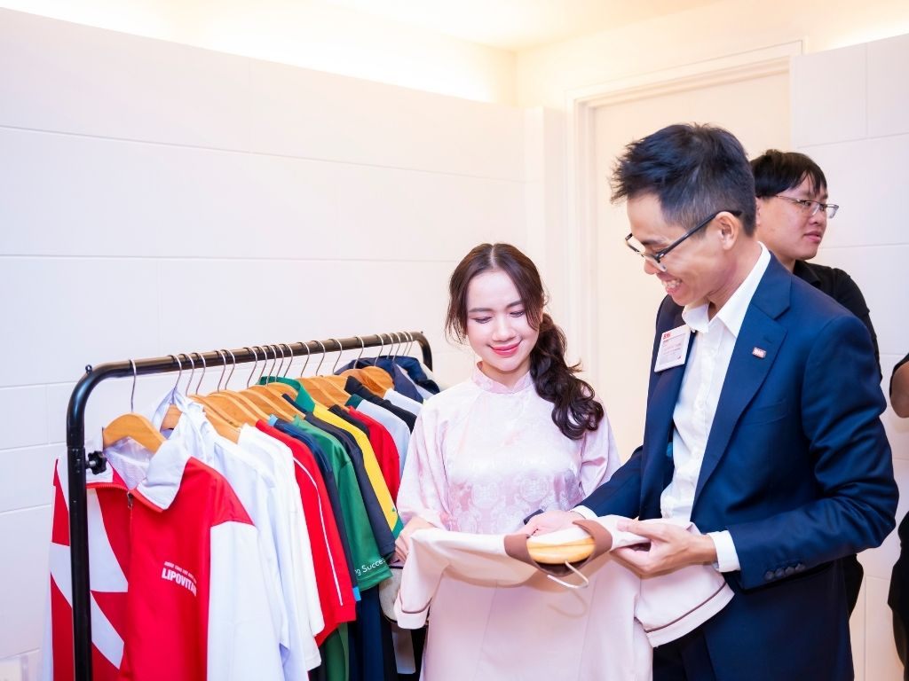 Nhất Khoa giúp bạn chọn áo sơ mi công sở nam