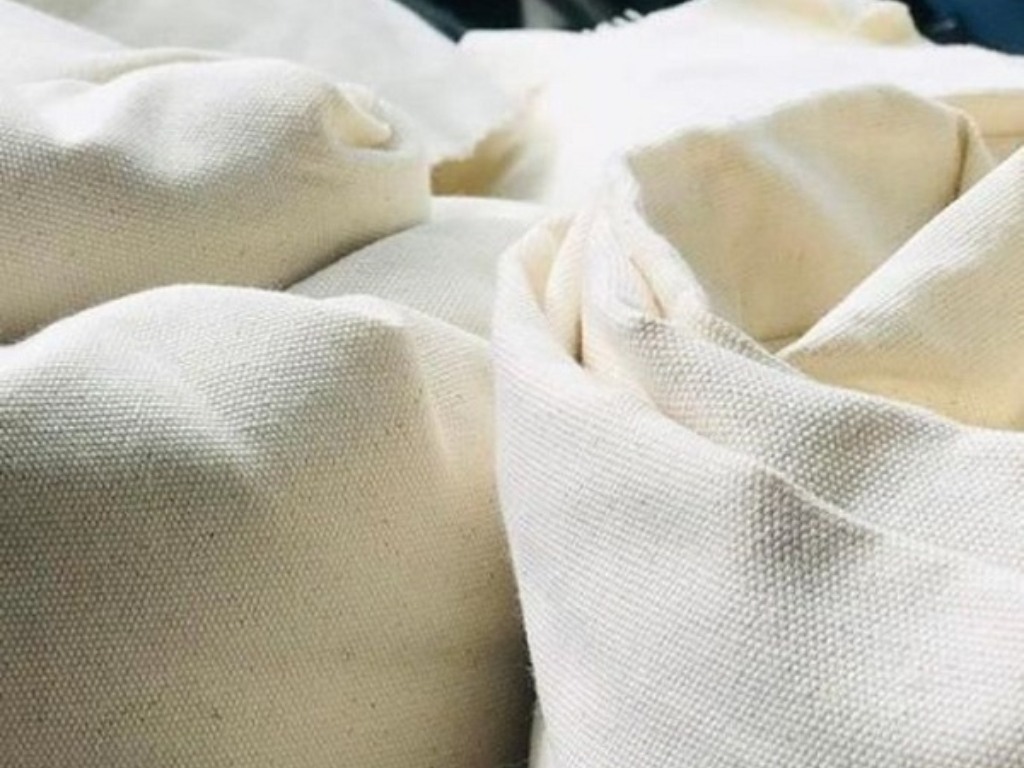 Vải canvas là chất liệu phổ biến dùng để may túi tote