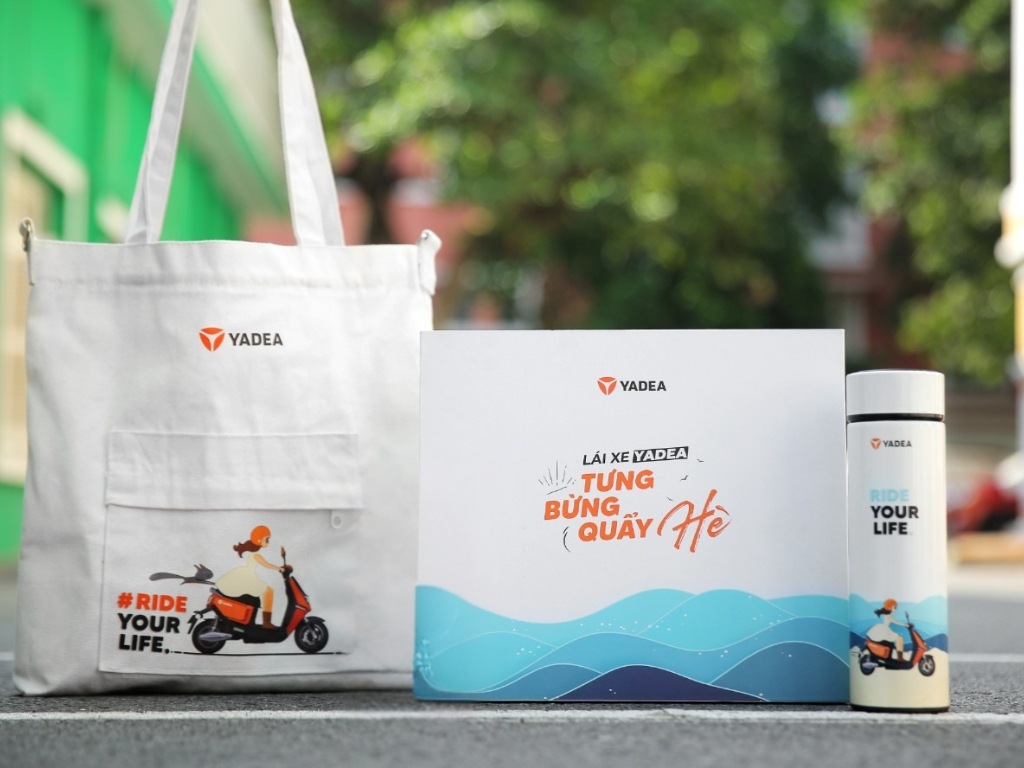 Bạn nên chọn quà tặng có bề mặt dễ in ấn logo của doanh nghiệp