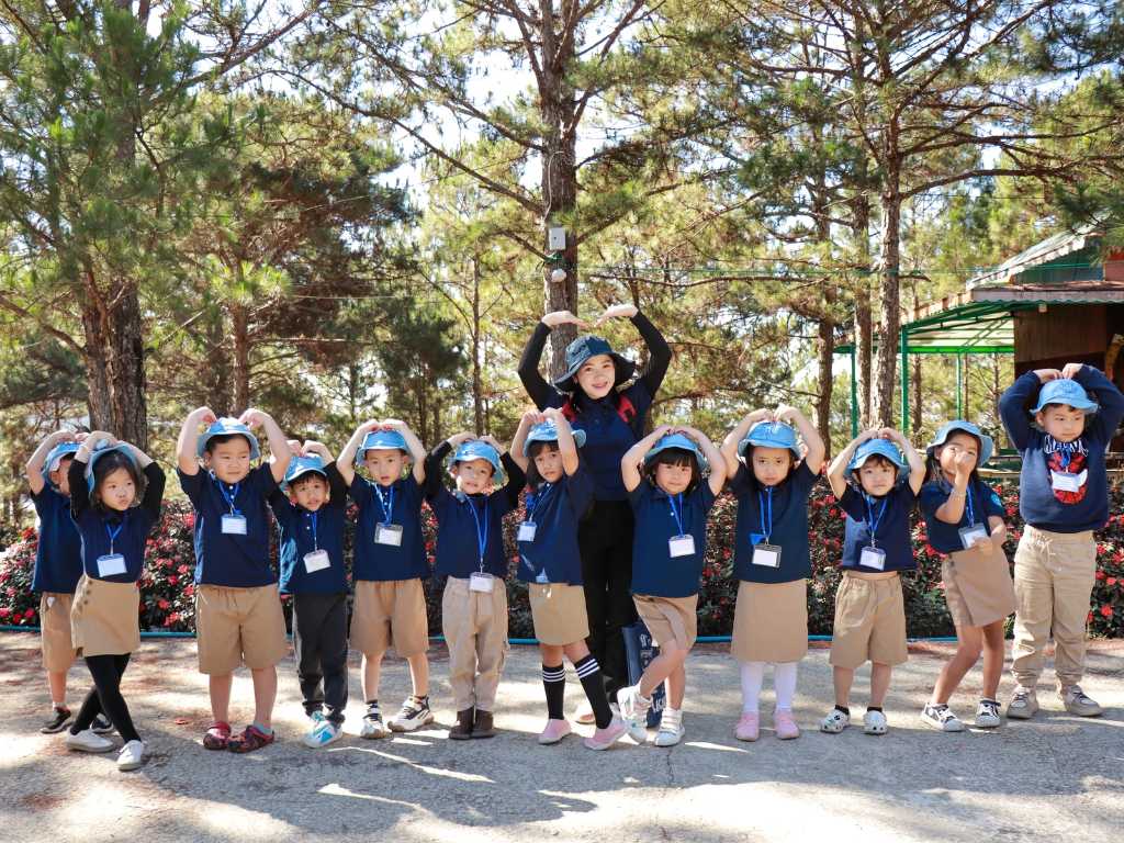 Nón đồng phục giúp tạp sự bình đẳng giữa các thành viên