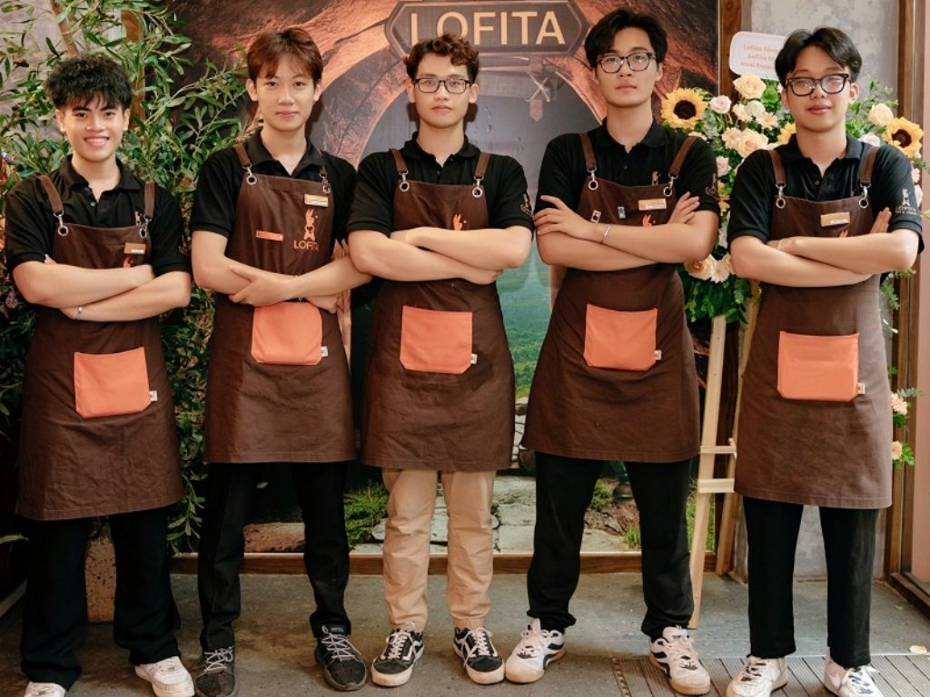 Tạp dề đồng phục được thiết kế riêng giúp tạo sự khách biệt cho thương hiệu