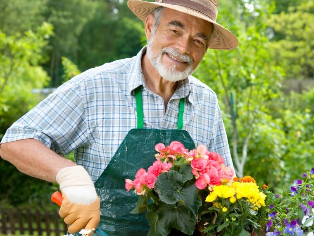 Tạp dề chống thấm nước thường được sử dụng khi làm vườn trồng cây