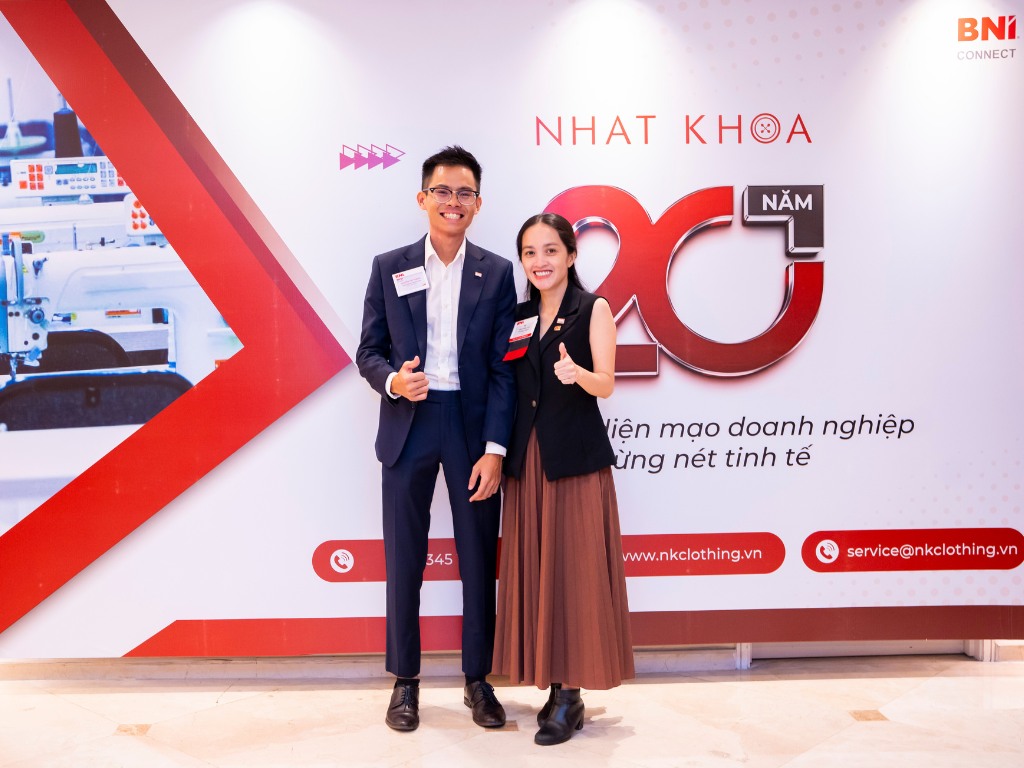 Nhất Khoa Uniform hỗ trợ thiết kế mockup tạp dề miễn phí