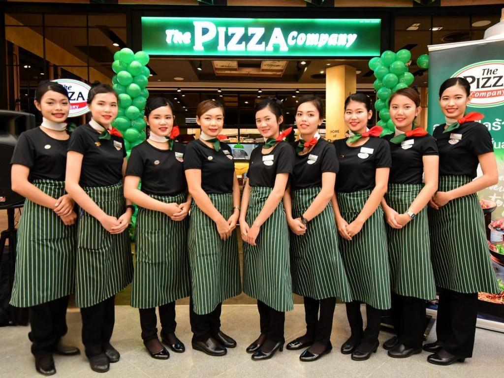 Bạn cần đảm bảo tạp dề có thiết kế hài hòa với bộ nhận diện của thương hiệu