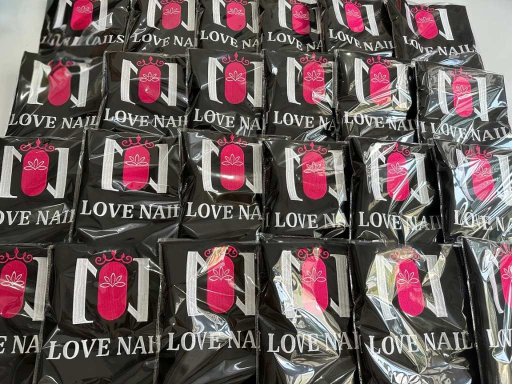 Để in tạp dề giá rẻ thì bạn nên đặt số lượng lớn