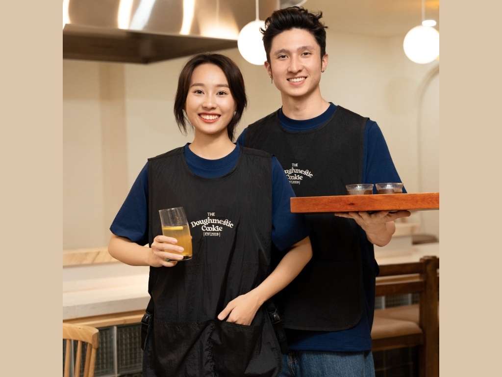 Tạp dề đen có chất liệu chống thấm nước