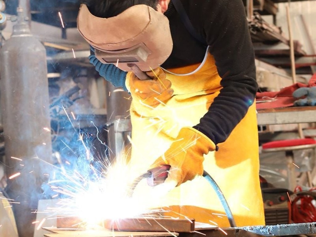 Tạp dề da bò thường đường dùng cho các thợ hàn