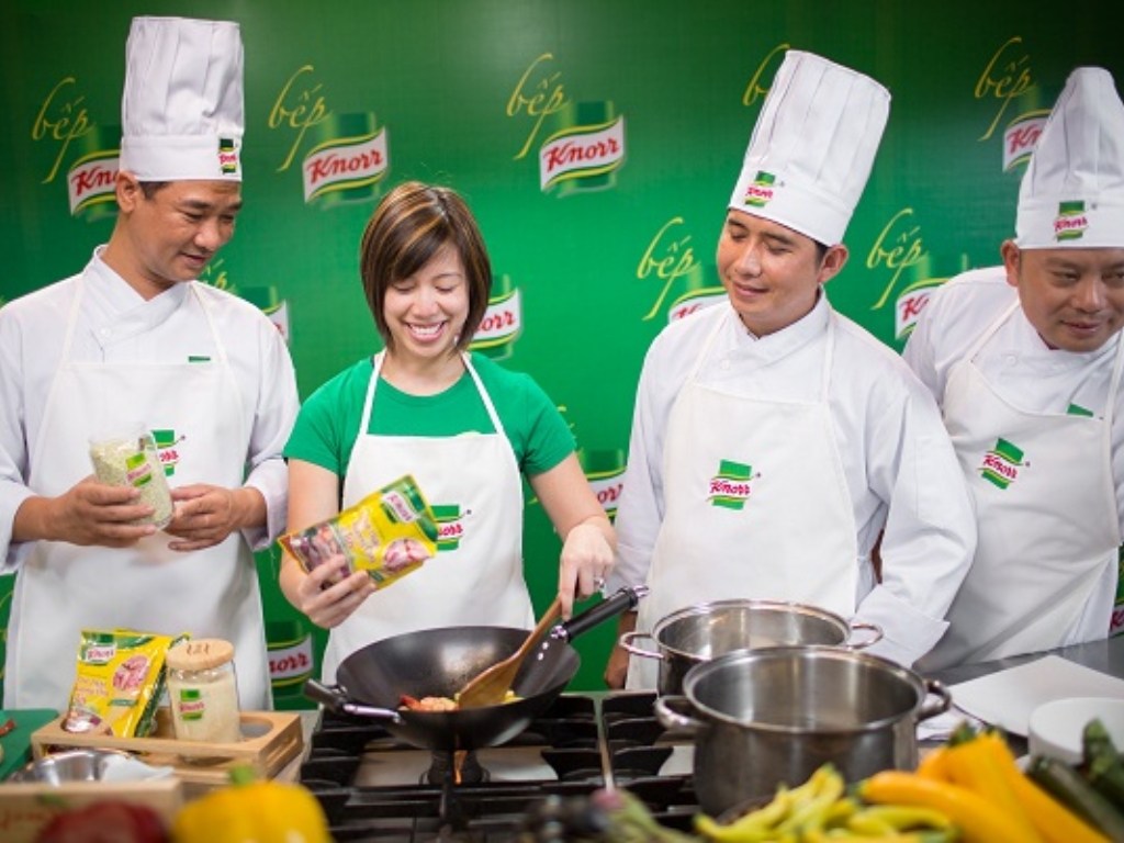 Tạp dề trắng thường được dùng các đầu bếp