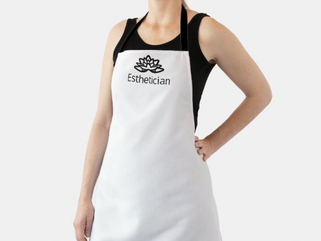 Tạp dề trắng là màu nền hoàn hảo làm nổi bật chi tiết hình in