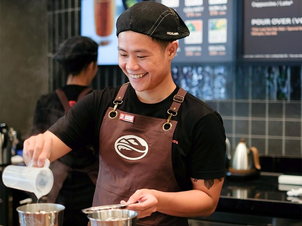 Màu sắc của logo phải có độ tương phản với màu nâu của tạp dề