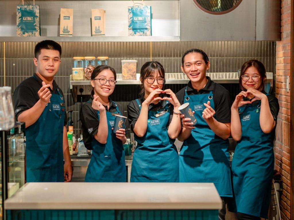 Mẫu tạp dề quán cafe phong cách tối giản, hiện đại