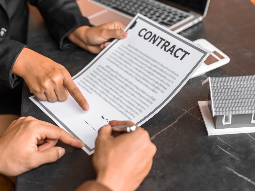 Hai bên cần ký hợp đồng với các điều khoản rõ ràng