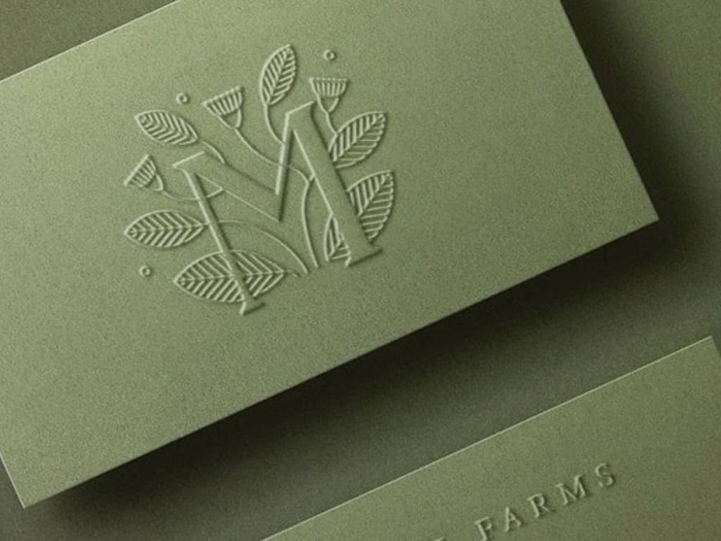 Các dạng logo biểu tượng sẽ có màu sắc sảo khi in dập nổi logo