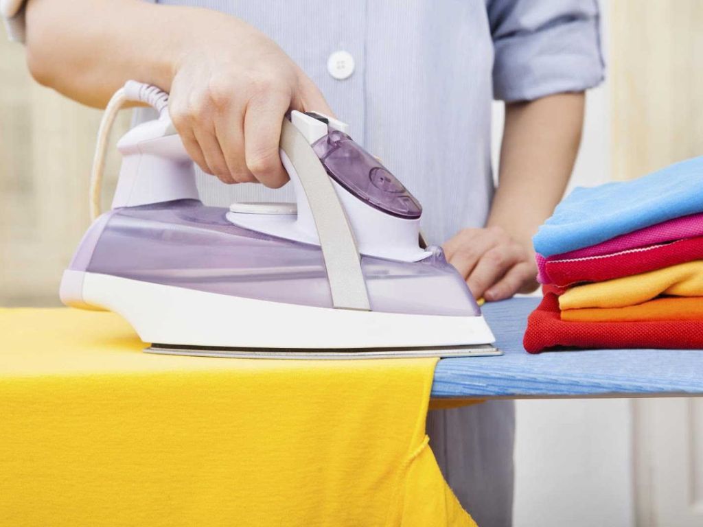 Bạn chỉ nên ủi ở nhiệt độ thấp nhất