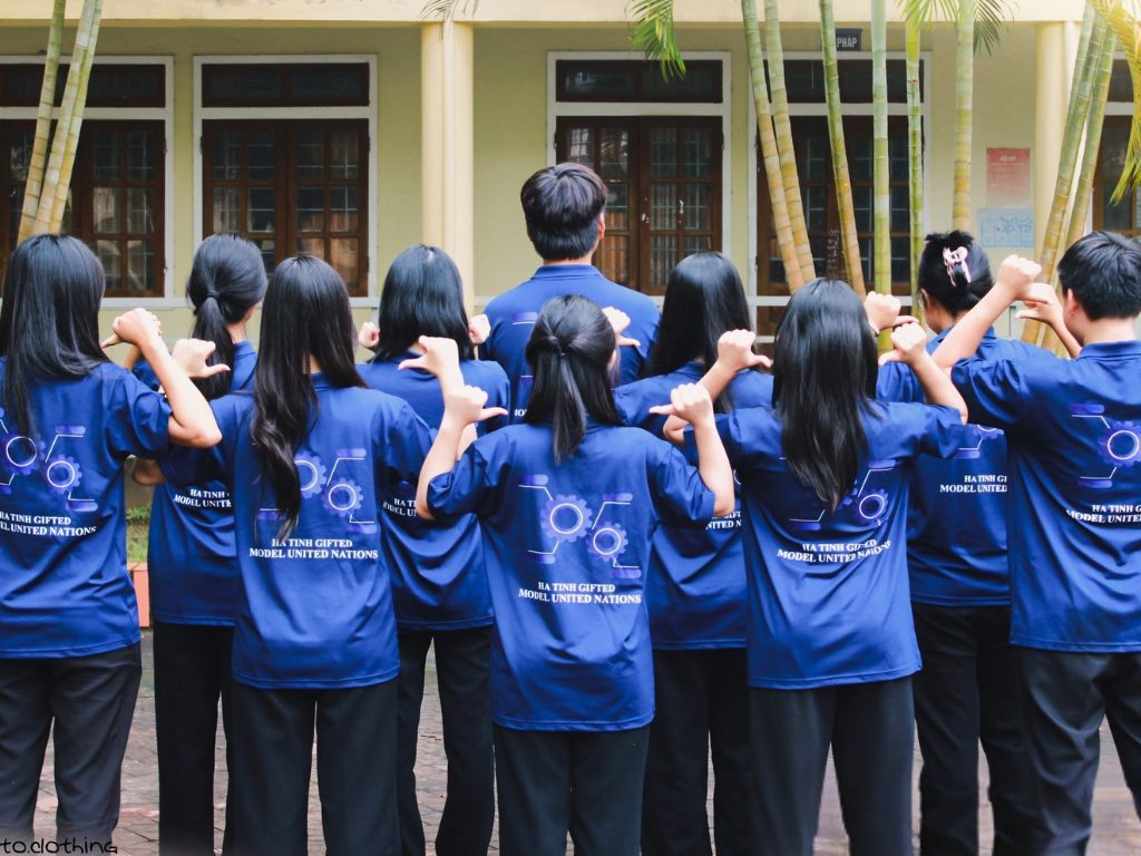 Sự kết hợp giữa các tên nhóm và slogan hay giúp xây dựng niềm tự hào cho mỗi cá nhân