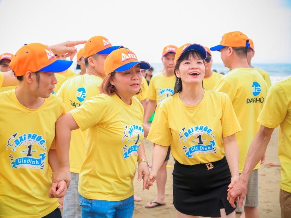 Màu chữ của câu slogan phải có độ tương phản so với màu nền áo team